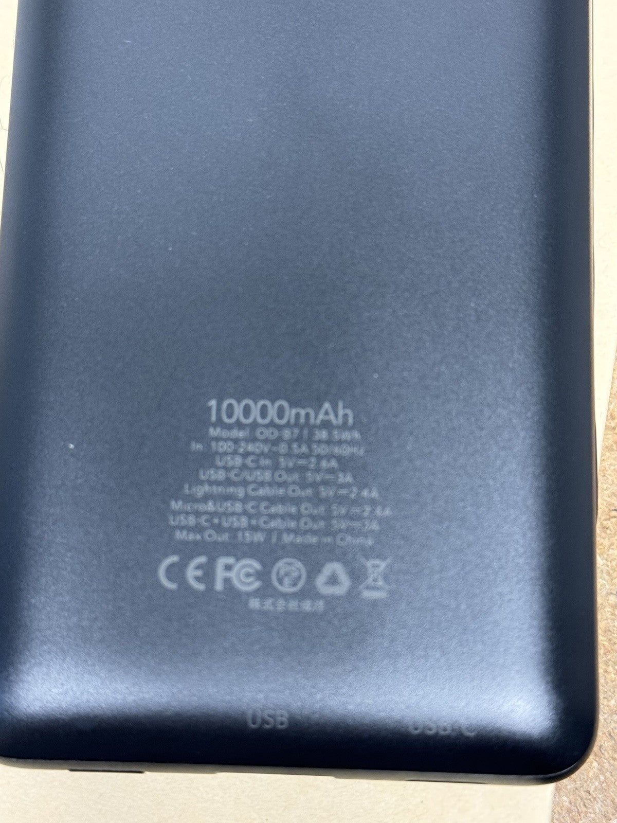 (4Wp)Black VRURC 10000Mah Power Bank Portable Charger Built-In Cables & AC Plug